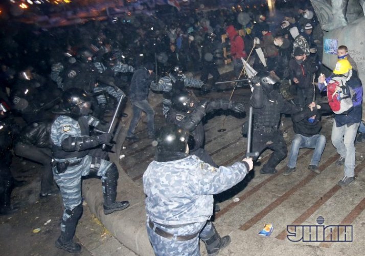 Силовий розгін 30 листопада. Фото УНІАН.